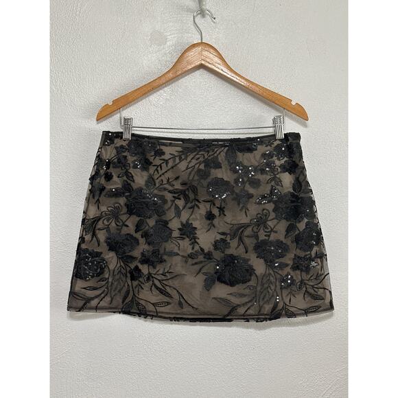 NOVALUXE Sheer Floral Appliqué Mini Skirt L Versatile Fall Trendy City Style - Picture 1 of 13
